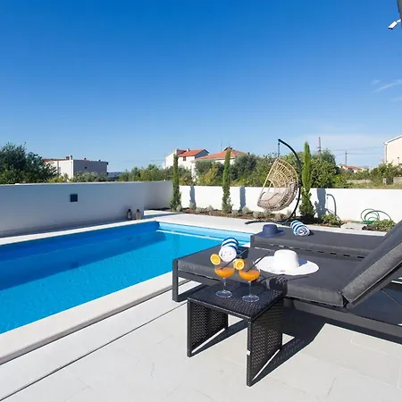 Luxury Lux With Heated Pool וילה