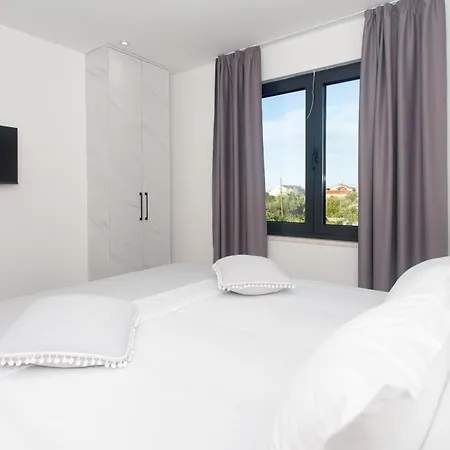 Luxury Lux With Heated Pool Kaštela