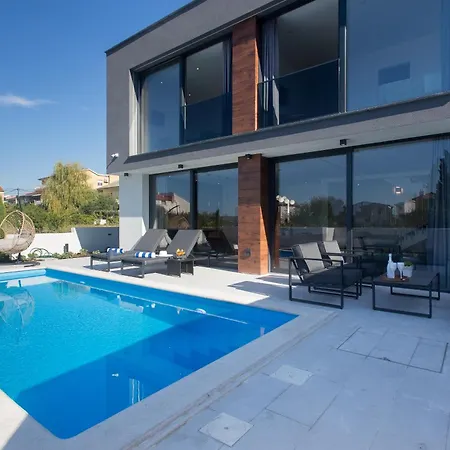 Luxury Lux With Heated Pool Villa *