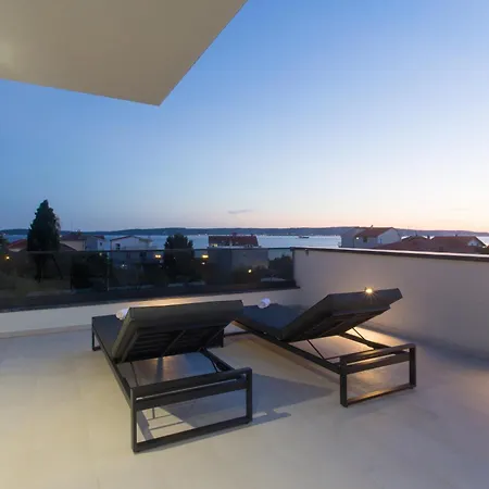 Luxury Lux With Heated Pool *