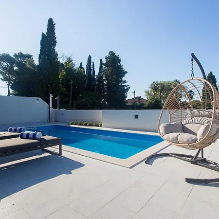 Luxury Lux With Heated Pool Villa *