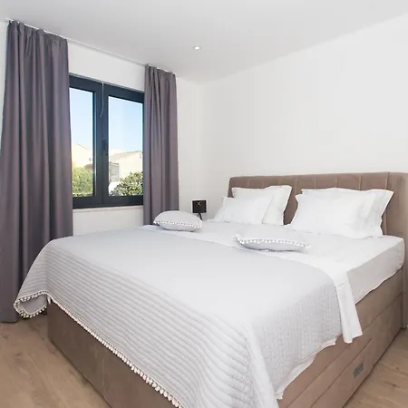 Luxury Lux With Heated Pool *