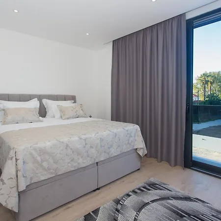 Luxury Lux With Heated Pool Kastela