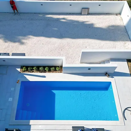 Luxury Lux With Heated Pool Villa *