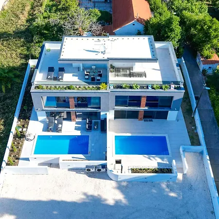 Vila Luxury Lux With Heated Pool Kastela