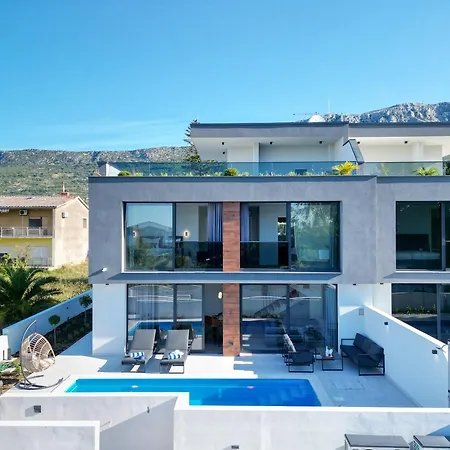 Luxury Lux With Heated Pool *