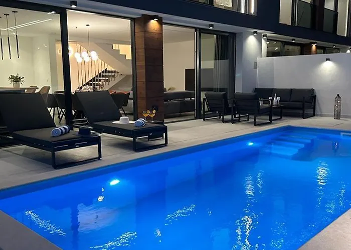 Luxury Lux With Heated Pool *