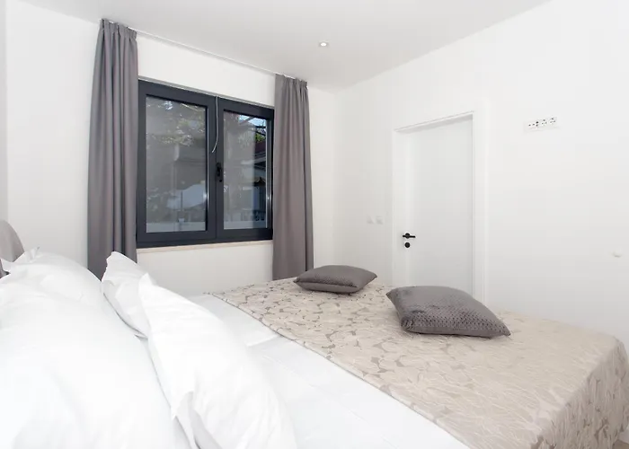 Vila Luxury Lux With Heated Pool Kastela
