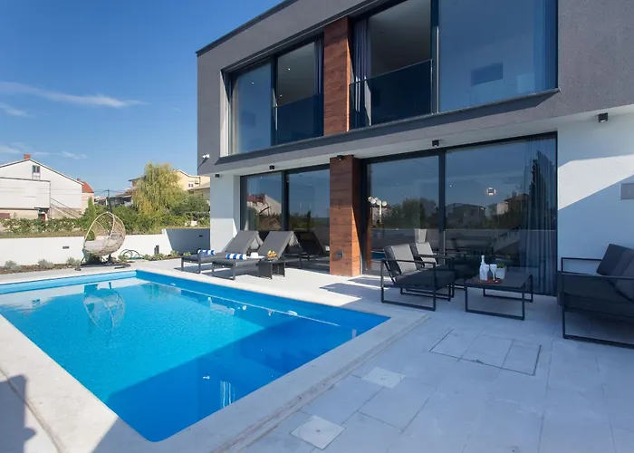 Luxury Lux With Heated Pool Vila *