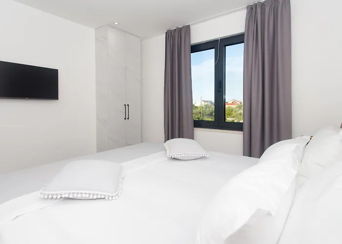 Luxury Lux With Heated Pool Kastela
