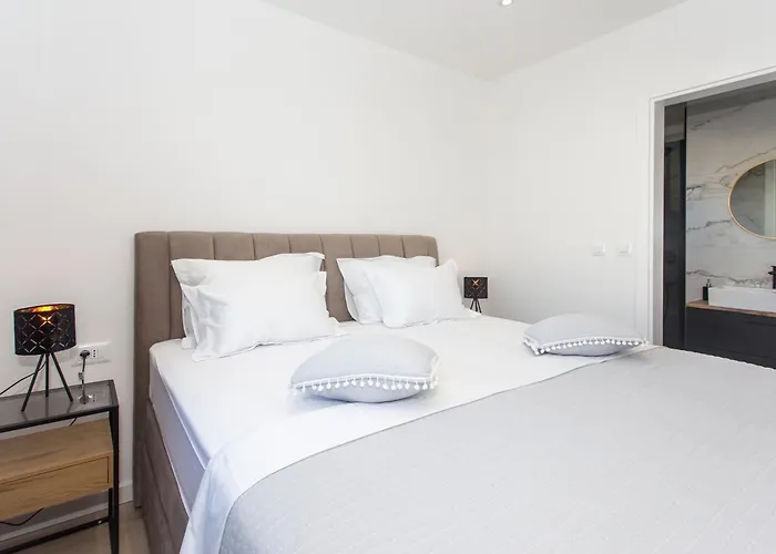Luxury Lux With Heated Pool Vila