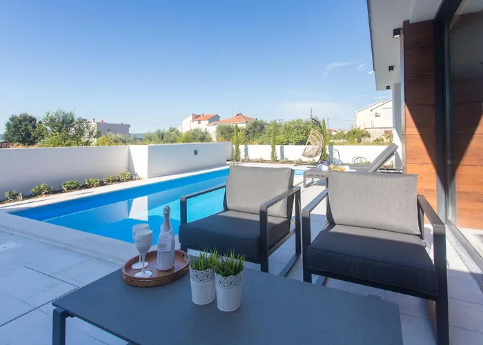 Luxury Lux With Heated Pool * Kastela