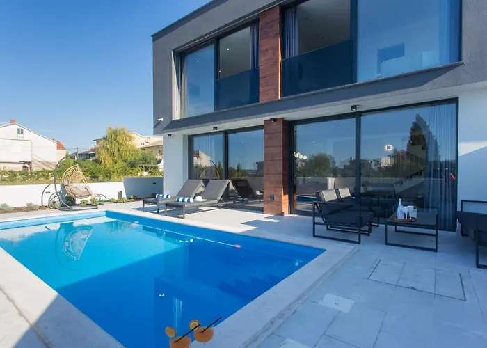 Luxury Lux With Heated Pool Vila *
