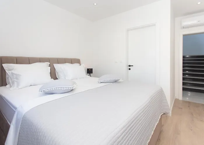 Vila Luxury Lux With Heated Pool