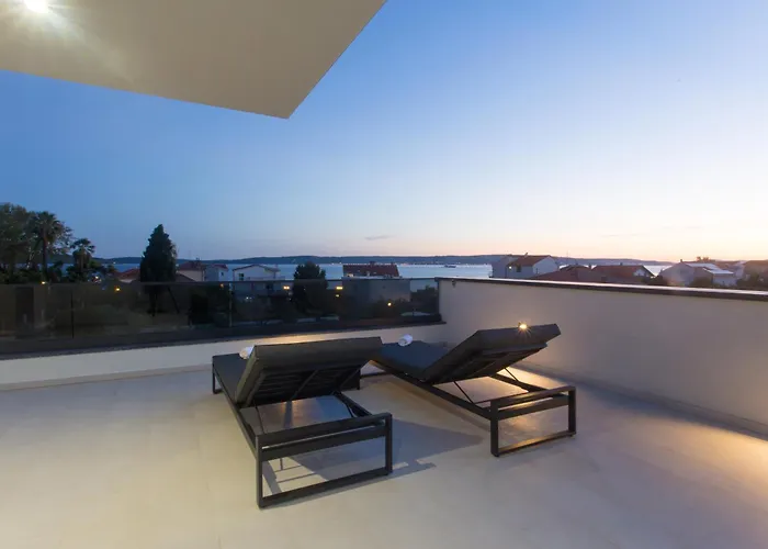 Luxury Lux With Heated Pool *