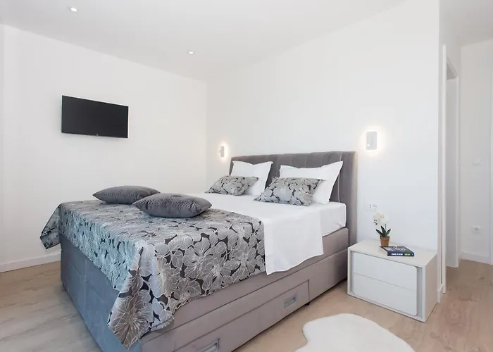 Vila Luxury Lux With Heated Pool
