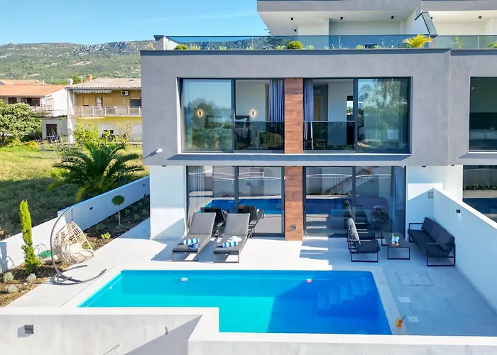 Luxury Lux With Heated Pool