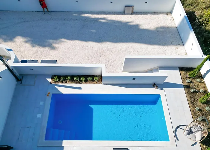 Luxury Lux With Heated Pool Vila *