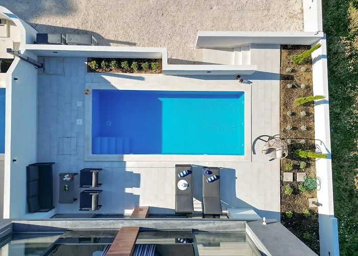 Vila Luxury Lux With Heated Pool Kastela
