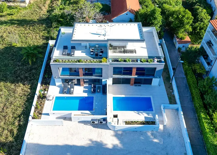 Vila Luxury Lux With Heated Pool Kastela